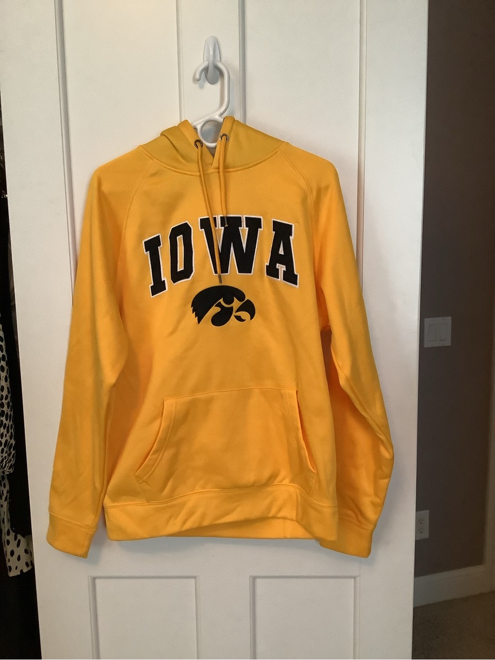 Colosseum Black and Yellow Pullover Hoodie